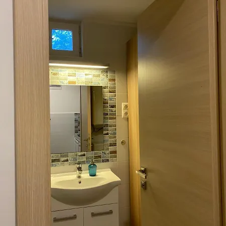 Aranyhid B-1 Apartman 巴拉顿菲赖德